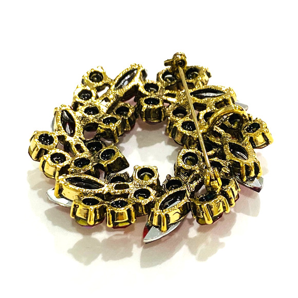 Vintage Look Wreath Brooch Pendant Red Glass Rhinestones Pin Stacked Dimensional - Picture 4 of 8